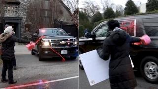 Aktivisti polili crvenom bojom Blinkenov automobil