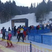 Snježna idila na Bjelašnici: Velike gužve za parking i na ski liftovima