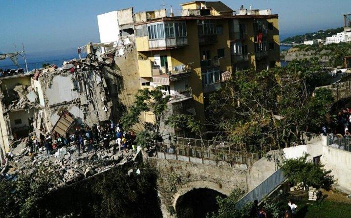 Napulj: Srušila se zgrada, nestalo osam osoba, među njima ima i djece