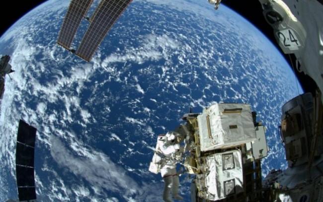 Ogroman NLO proletio pored svemirske stanice za vrijeme NASA prenosa uživo