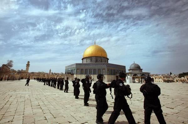 Izraelska policija maltretira uposlenike i vjernike u Al-Aqsi