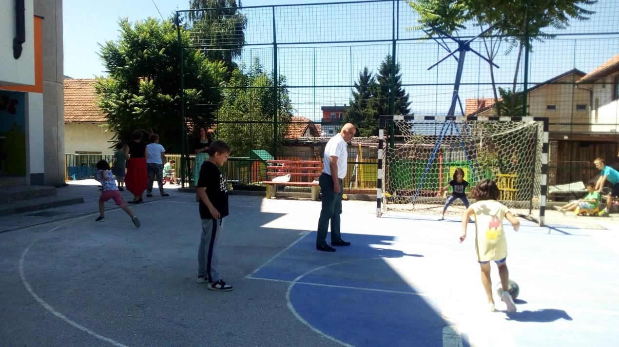 Direktor Đurđević često igra fudbal s djecom - Avaz