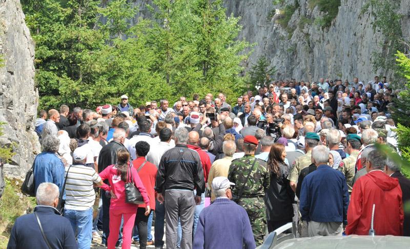 Obilježena 25. godišnjica zločina na Korićanskim stijenama: Za jednog ubijenog logoraša zločinci su dobijali 10 mjeseci zatvora!