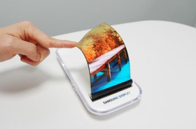 Šef Samsungovog mobilnog odjeljenja očekuje savitljivi telefon u 2018. godini