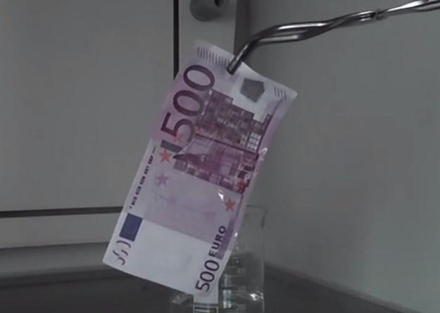 Švicarski WC začepljeni novčanicama od 500 eura, a priča iza toga je prava misterija