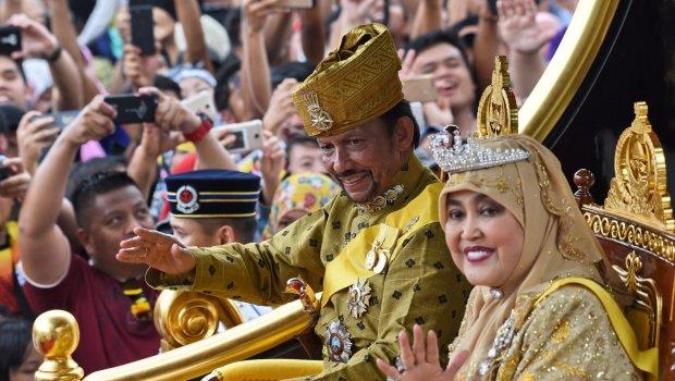 Sultan slavi 50 godina na vlasti kao najbogatiji čovjek na svijetu: Vukli su njegove zlatne kočije i slavili u najvećoj palati