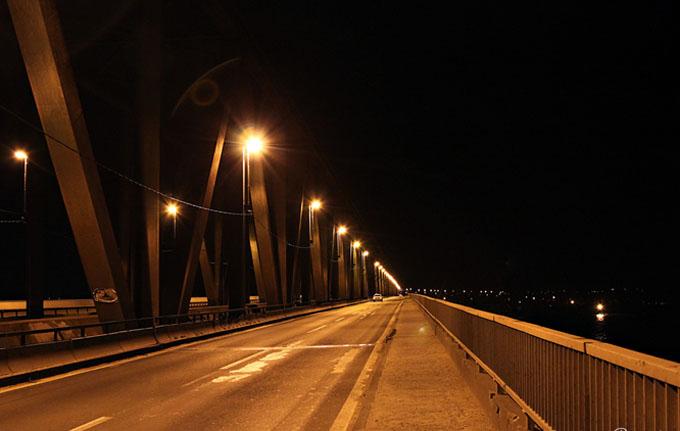 Drama na Panečvačkom mostu: Mladić potpuno go skočio u Dunav