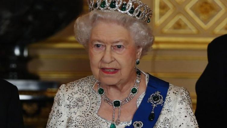 Prvi put tokom svoje vladavine: Britanska kraljica učinila korak ka prepuštanju javnih dužnosti princu Čarlsu