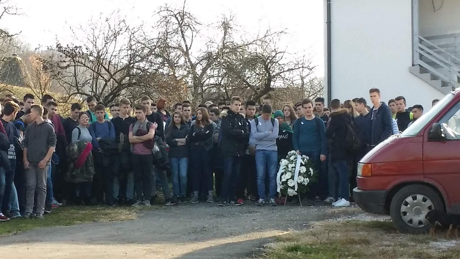 Školski drugovi oprostili se od 16-godišnjaka - Avaz