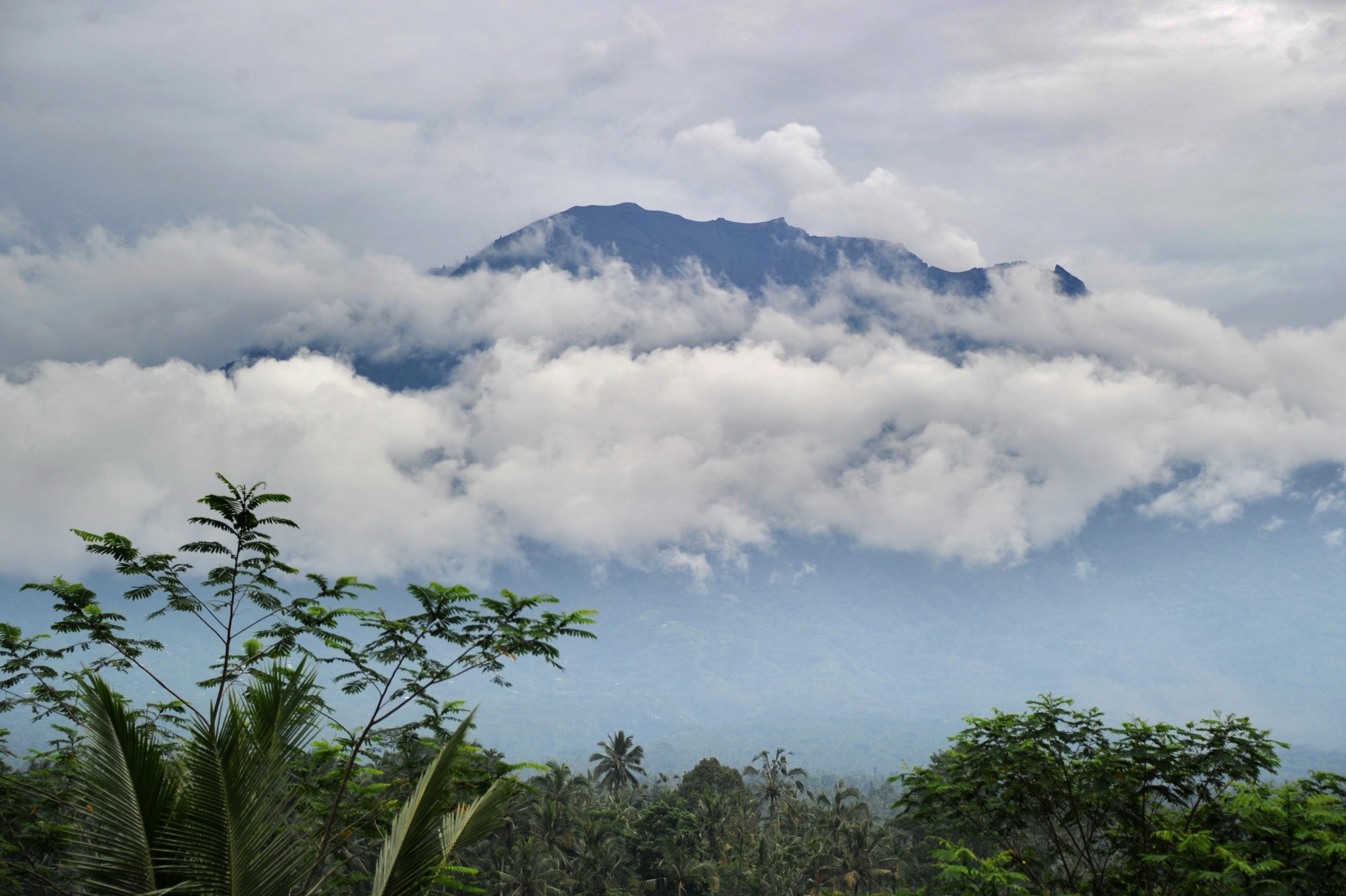 Vulkan na Baliju ponovo eruptirao, pepeo izbačen na 1.500 metara u visinu