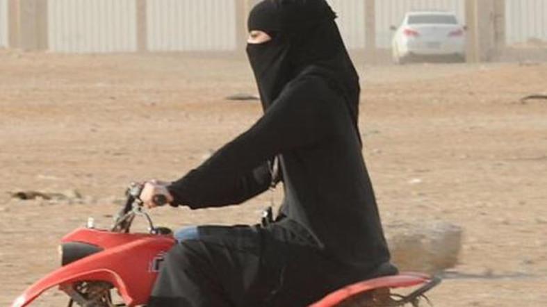 Žene u Saudijskoj Arabiji osim automobila, moći će voziti motore i kamione