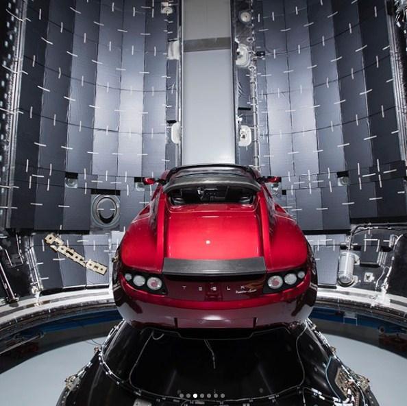 Ilon Mask u svojoj najmoćnijoj raketi na Mars šalje prvi električni automobil