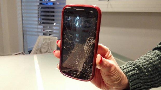 Stižu telefoni sa neuništivim ekranima: Ako se razbiju, samo pritisnete prstom na pukotinu i ona će se sa sama popraviti