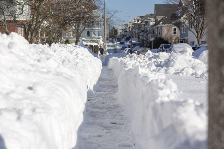 Boston još uvijek pod utjecajem "ciklonske bombe": Temperature idu do 40 stepeni ispod nule, štete višemilionske