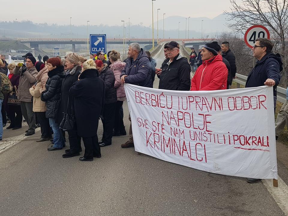 Nakon razgovora s gradonačelnikom Kasumovićem: Nezadovoljni radnici "Željezare" odblokirali magistralni put M-17