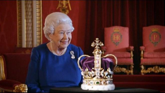 Kraljica Elizabeta Druga: Ako pogledam dolje dok nosim krunu, čak mogu slomiti vrat