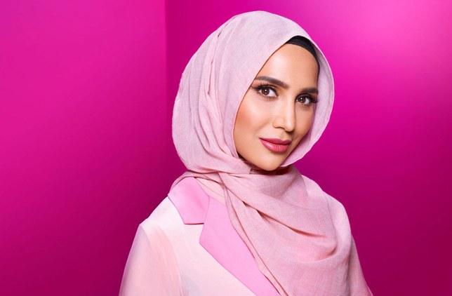 Blogerka sa hidžabom reklamira novu "L'Oreal" liniju za kosu