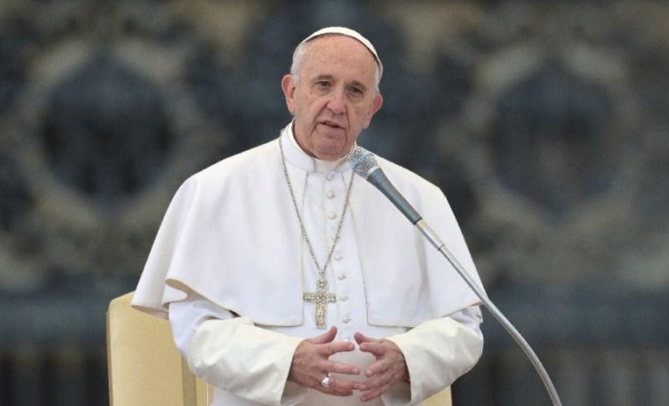 Papa Franjo se izvinio zbog izjave kojom je štitio biskupa