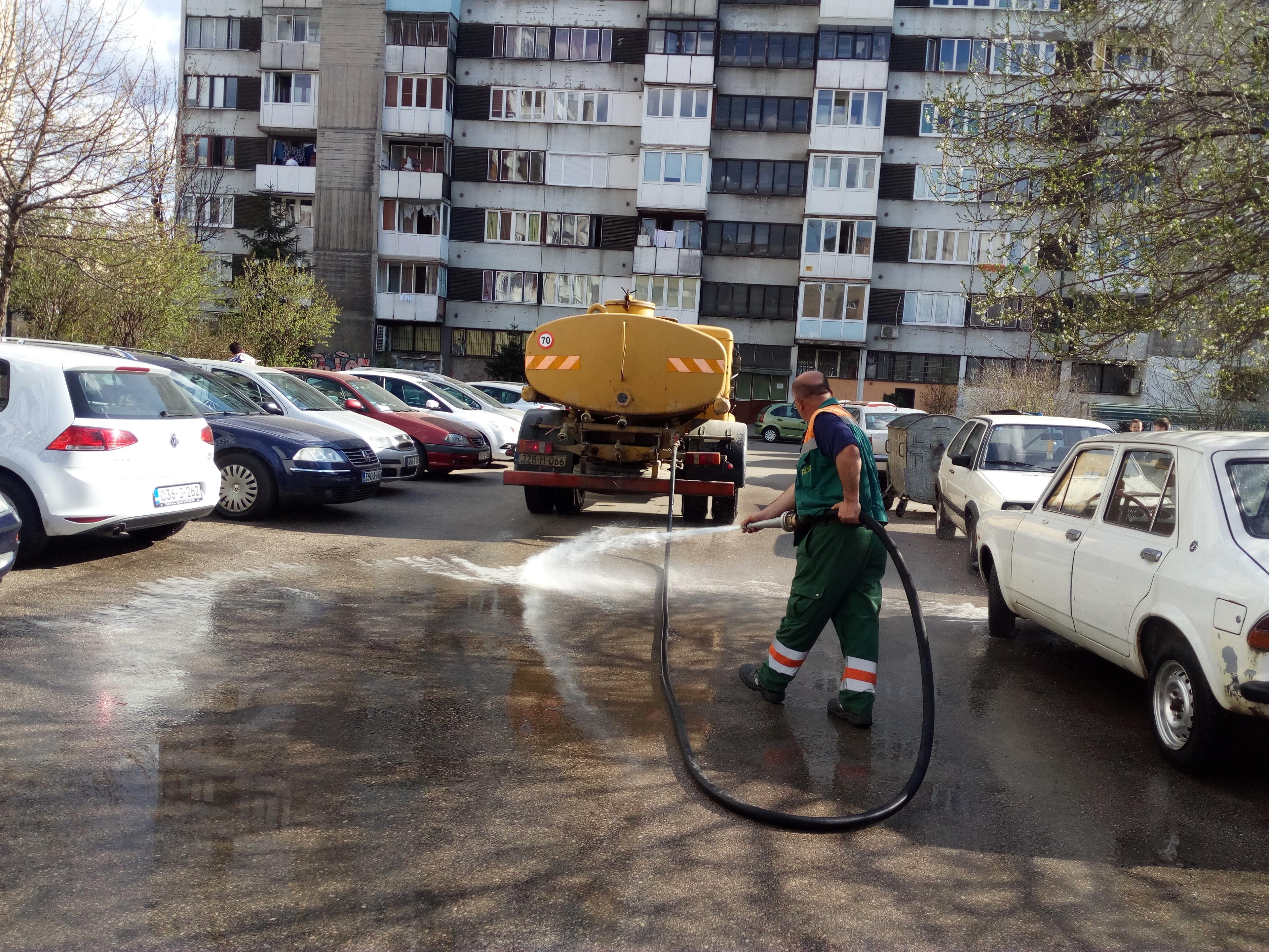 Žele smanjiti zagađanje: "Rad" pere ulice specijalnom tekućinom