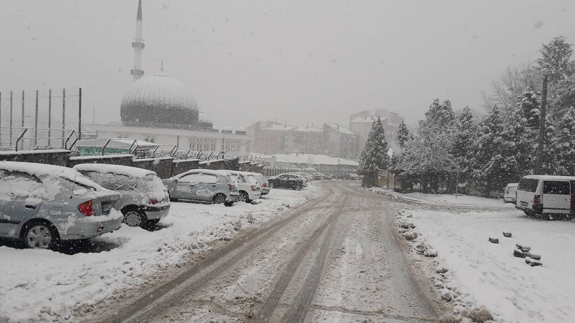 Snijeg okovao Zavidoviće