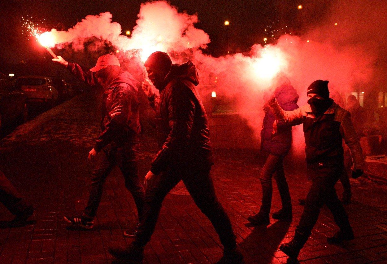 Ukrajinski neonacisti izazvali haos u Kijevu, policija na distanci