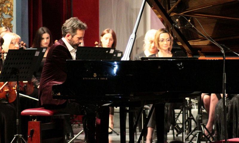 Mona Muratović na koncertu Petera Jablonskog
