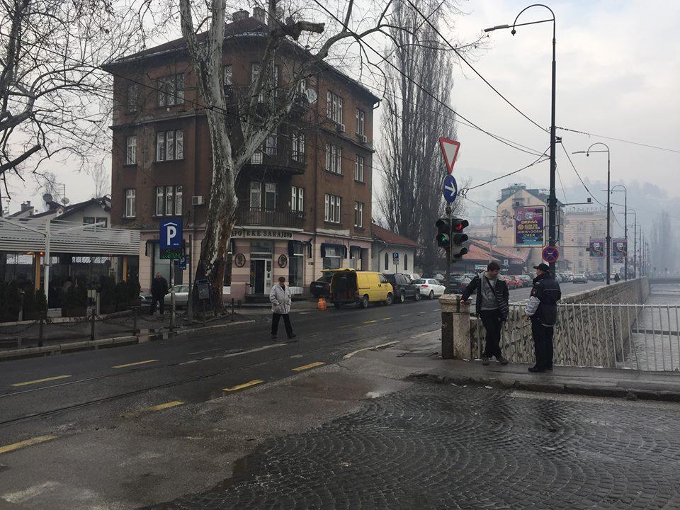 Sarajevo: Pješaci i u prisustvu policije prelaze mimo pješačkog