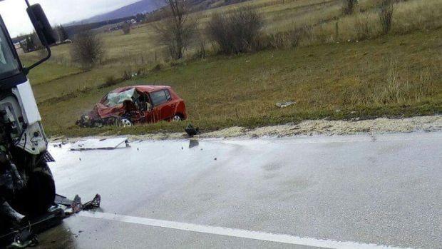 Tragedija u Livnu: Frontalni sudar kamiona i Škode, jedna osoba poginula