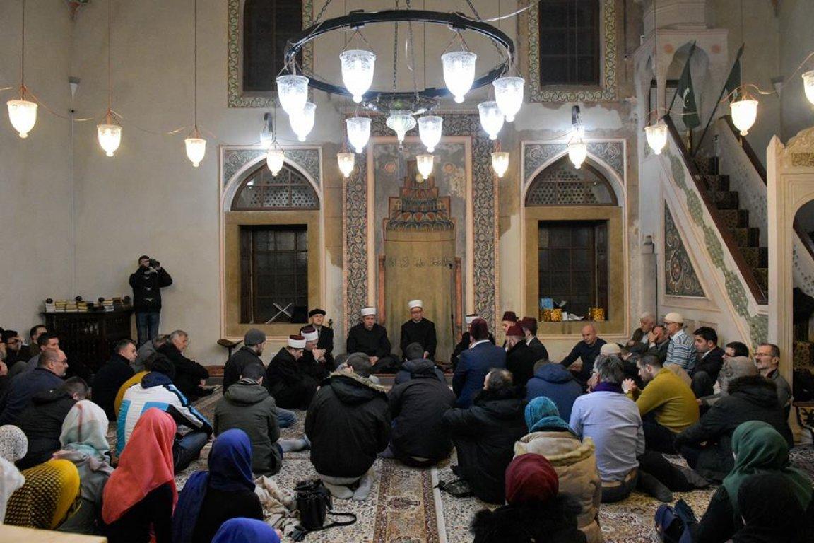 U džamiji Ferhadiji održana svečanost povodom Lejletu-r-regaiba