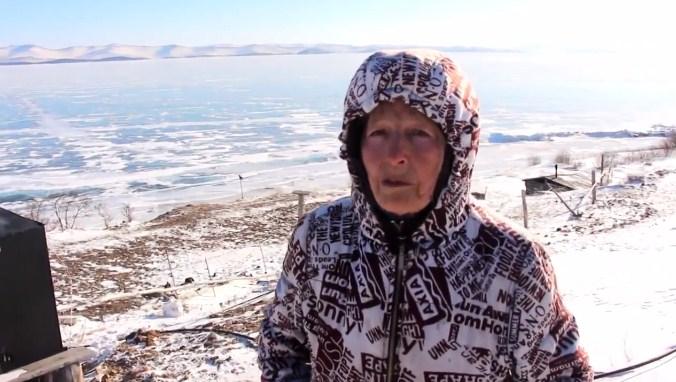 "Superbabuška": U 76. godini kliže po zaleđenom jezeru dubokom 1.600 metara