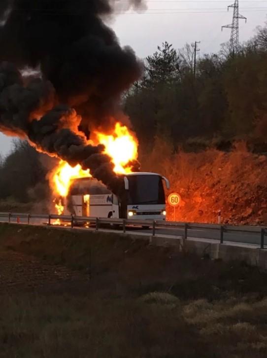 Zapalio se autobus s pripadnicima Hrvatske vojske