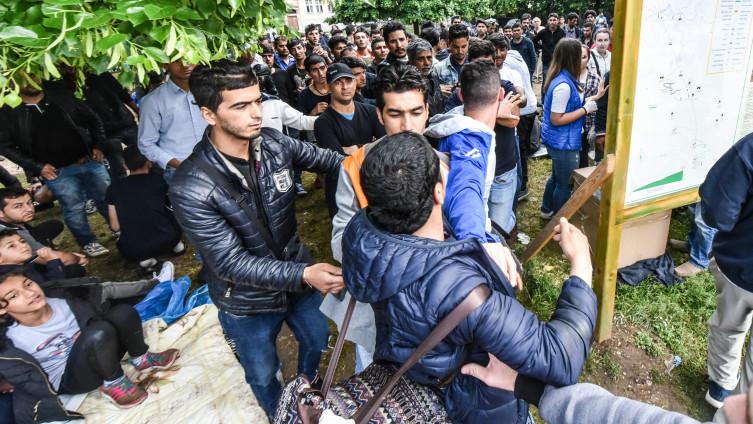 Dautbegović zbog migrantske krize traži hitan sastanak s državnim institucijama