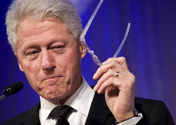 Klinton: Greška je što me stavljaju u isti koš sa seksualnim zlostavljačima
