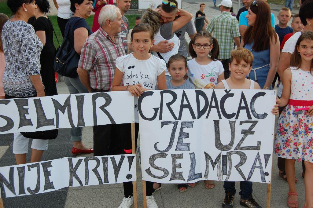 Gradačac: Peti miting podrške Selmiru Mašetoviću