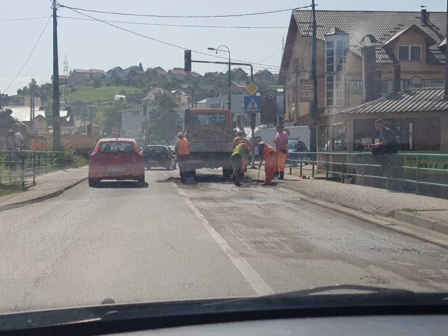 Zbog radova na putu usporen saobraćaj na relaciji Vogošća - Sarajevo