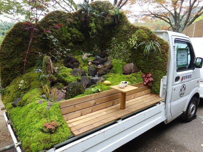 Nesvakidašnje takmičenje: Ko ima najljepšu baštu u prikolici kamiona