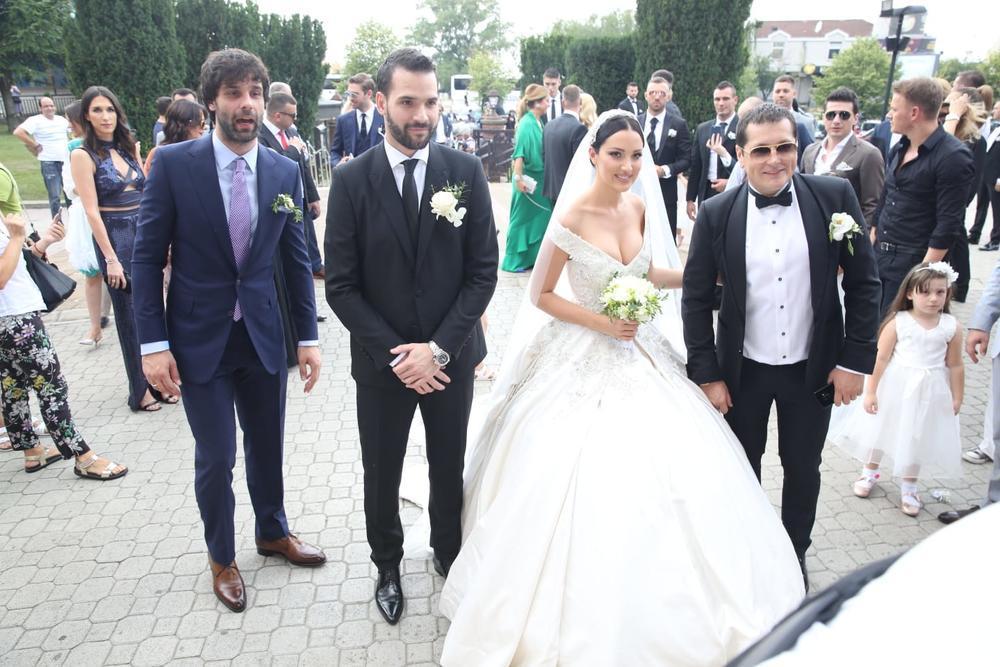 Jedna riječ je bila dovoljna: Aleksandra Prijović objavila prvu fotografiju sa svadbe uz dirljiv komentar