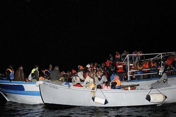 Italija naredila da se sedam brodova s 1.000 migranata vrati u Afriku