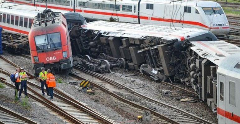 Nesreća u Austriji: Voz iskočio iz šina, povrijeđeno više od trideset osoba