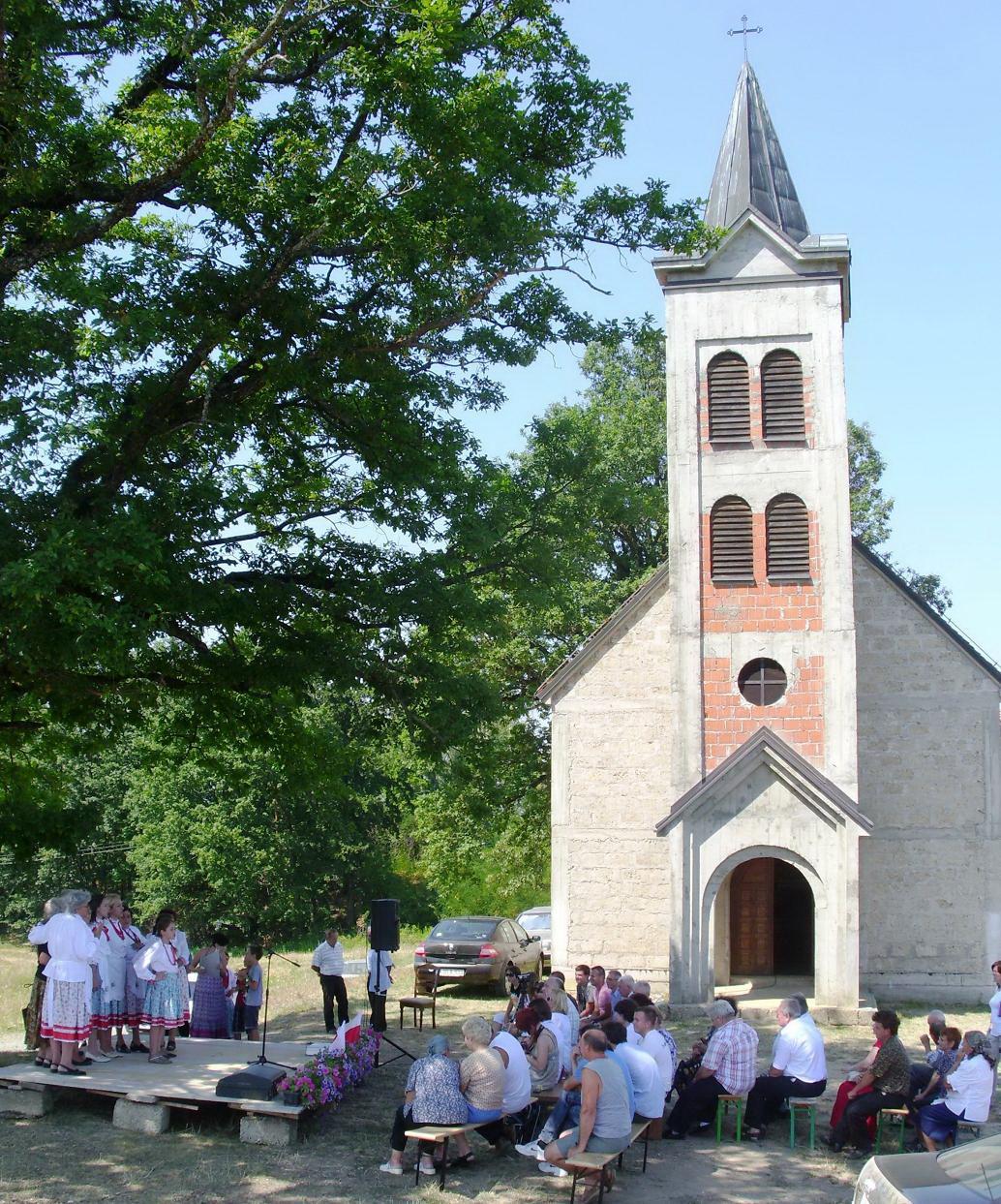 Druženja organiziraju ispred crkve u Ćelinovcu - Avaz