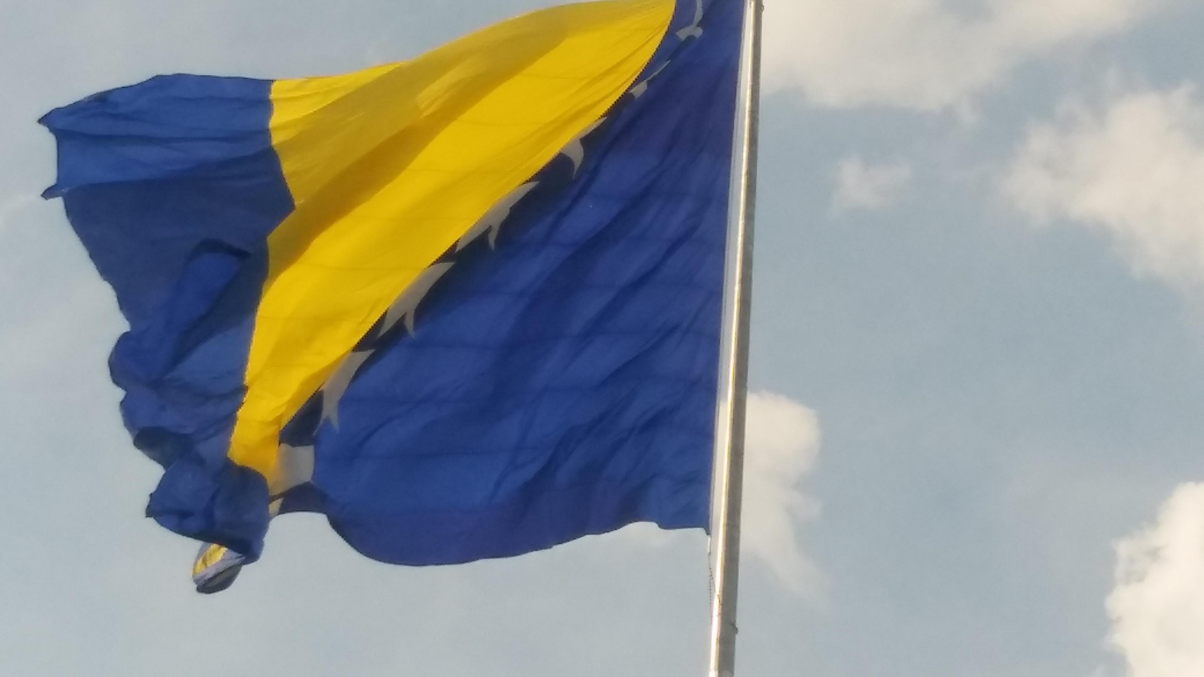 U Tešnju se ponosno vihori najveća zastava Bosne i Hercegovine