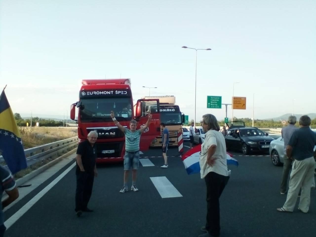 Demobilisani borci odblokirali autocestu prema graničnom prijelazu Bijača, kažu da je ovo bila samo poruka vlastima