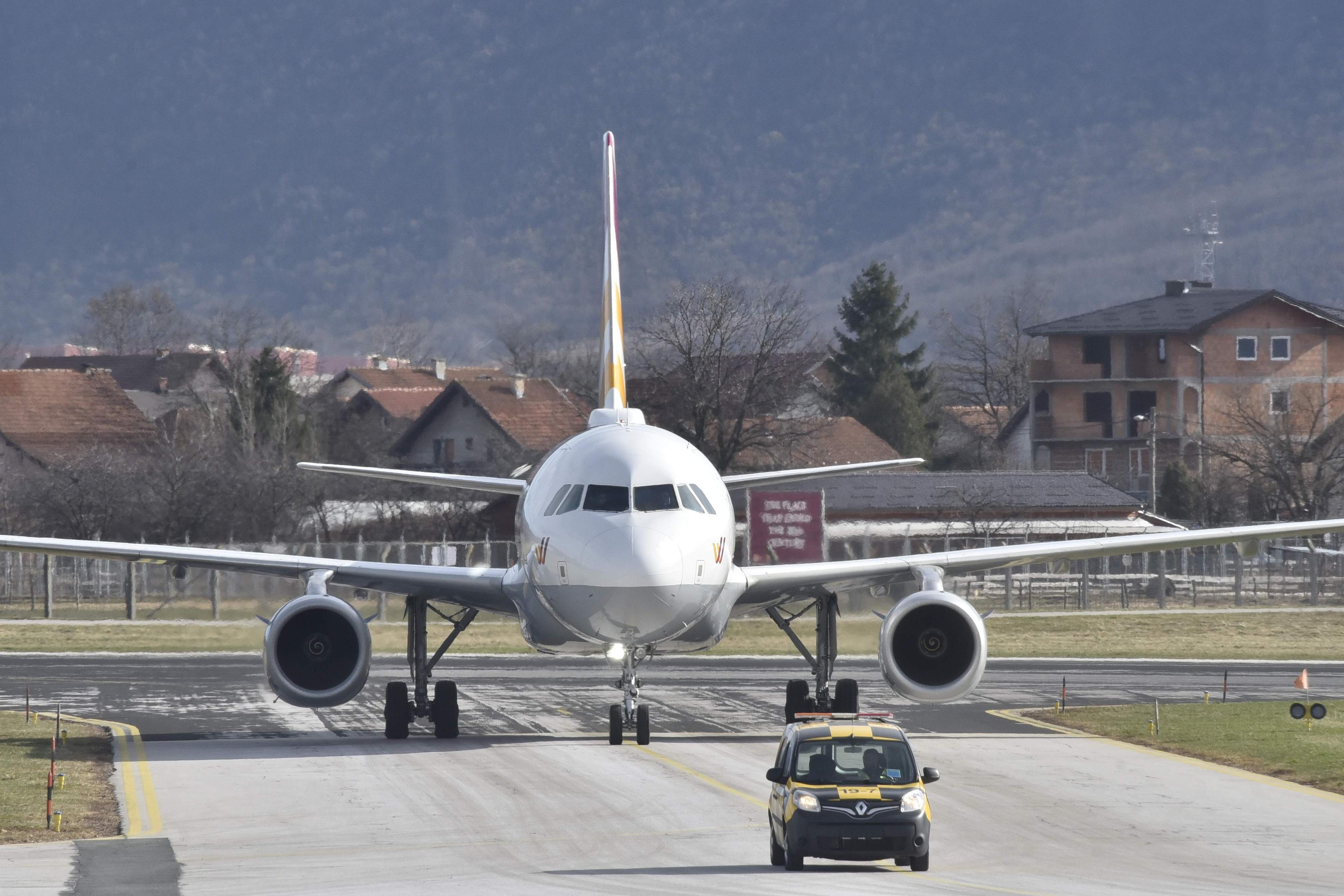 Prije nekoliko godina došlo je do curenja ugljenmonoksida u pilotskoj kabini u sportskom zrakoplovu koji je letio iz Splita za Beograd, a piloti su ga, srećom, uspjeli prinudno spustiti na Sarajevski aerodrom - Avaz