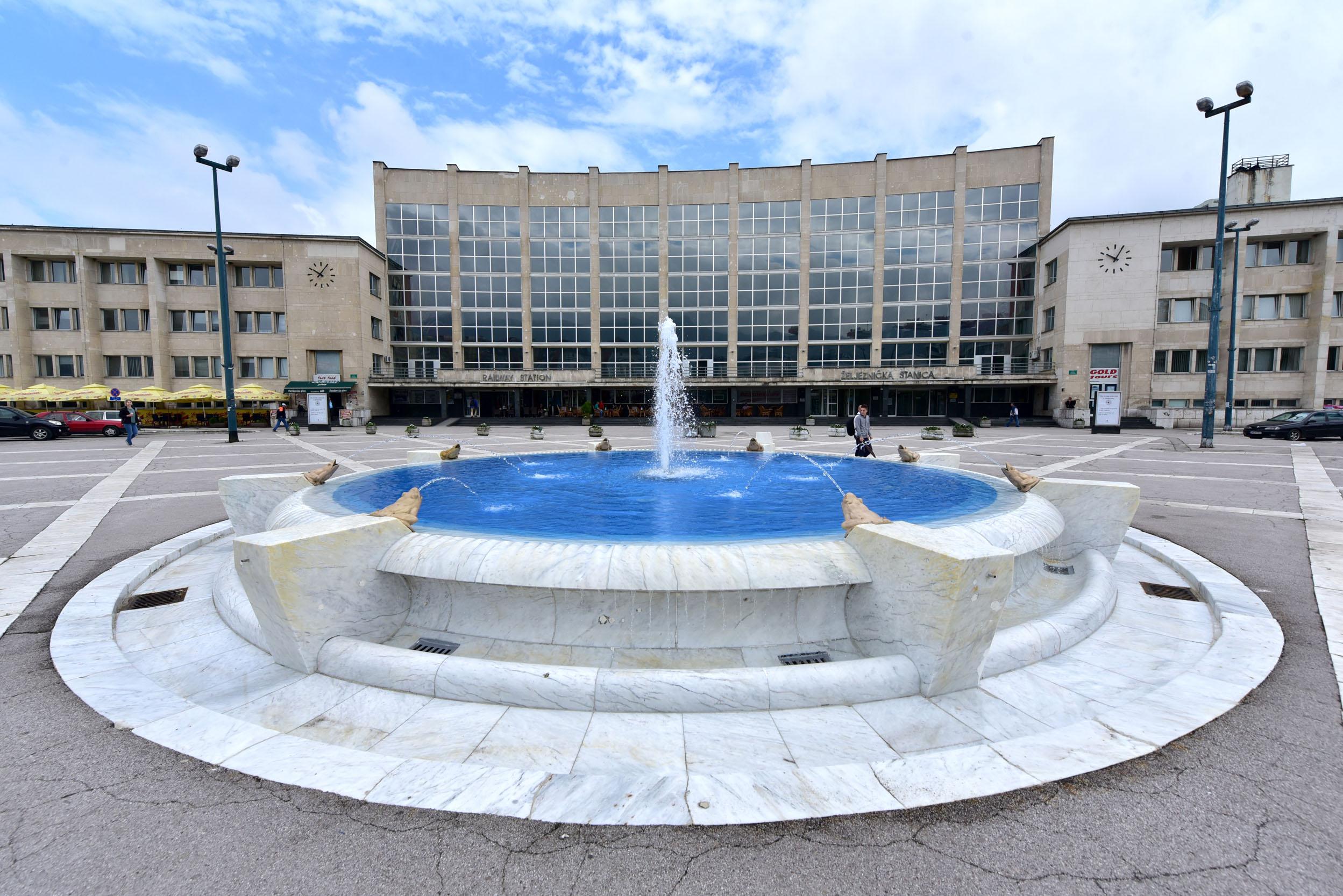 Obnovljena fontana na Željezničkoj stanici u Sarajevu napokon vratila stari sjaj gradu
