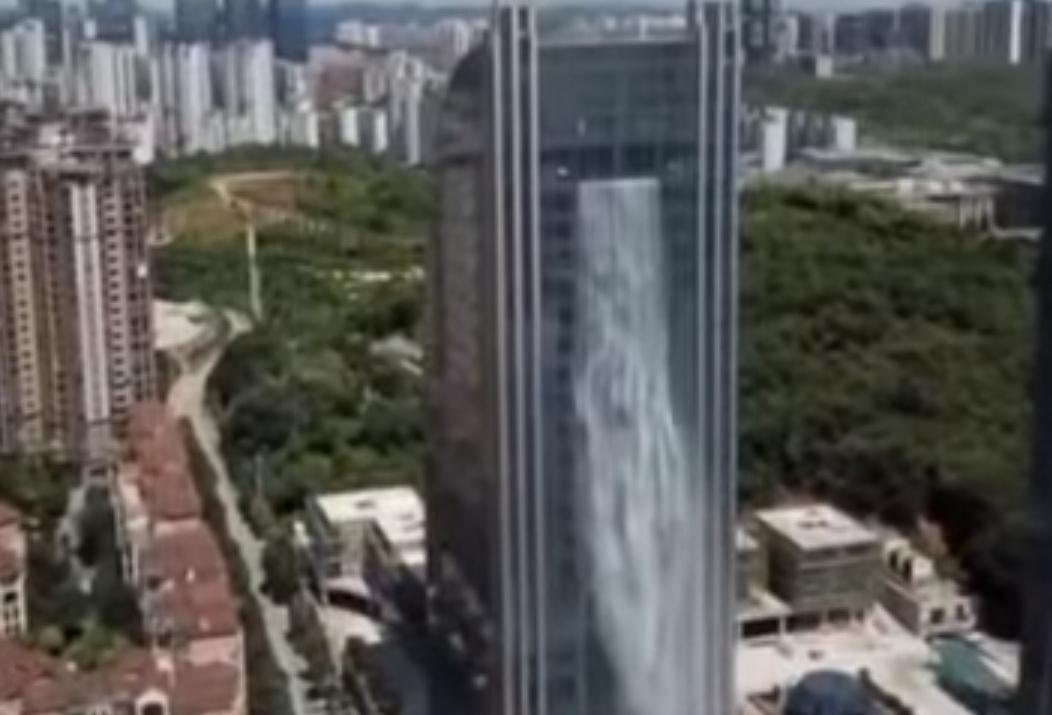 Ovakav neboder još niste vidjeli: Iz zgrade šiklja vodopad visok 108 metara