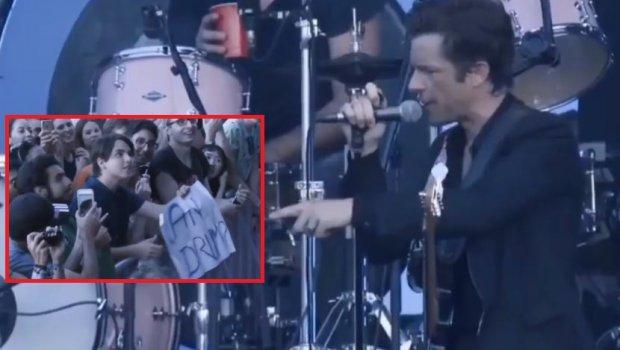 Nepoznati momak tokom koncerta pitao slavni bend ''The Killers'' da svira s njima, a kada se popeo na scenu, razvalio je