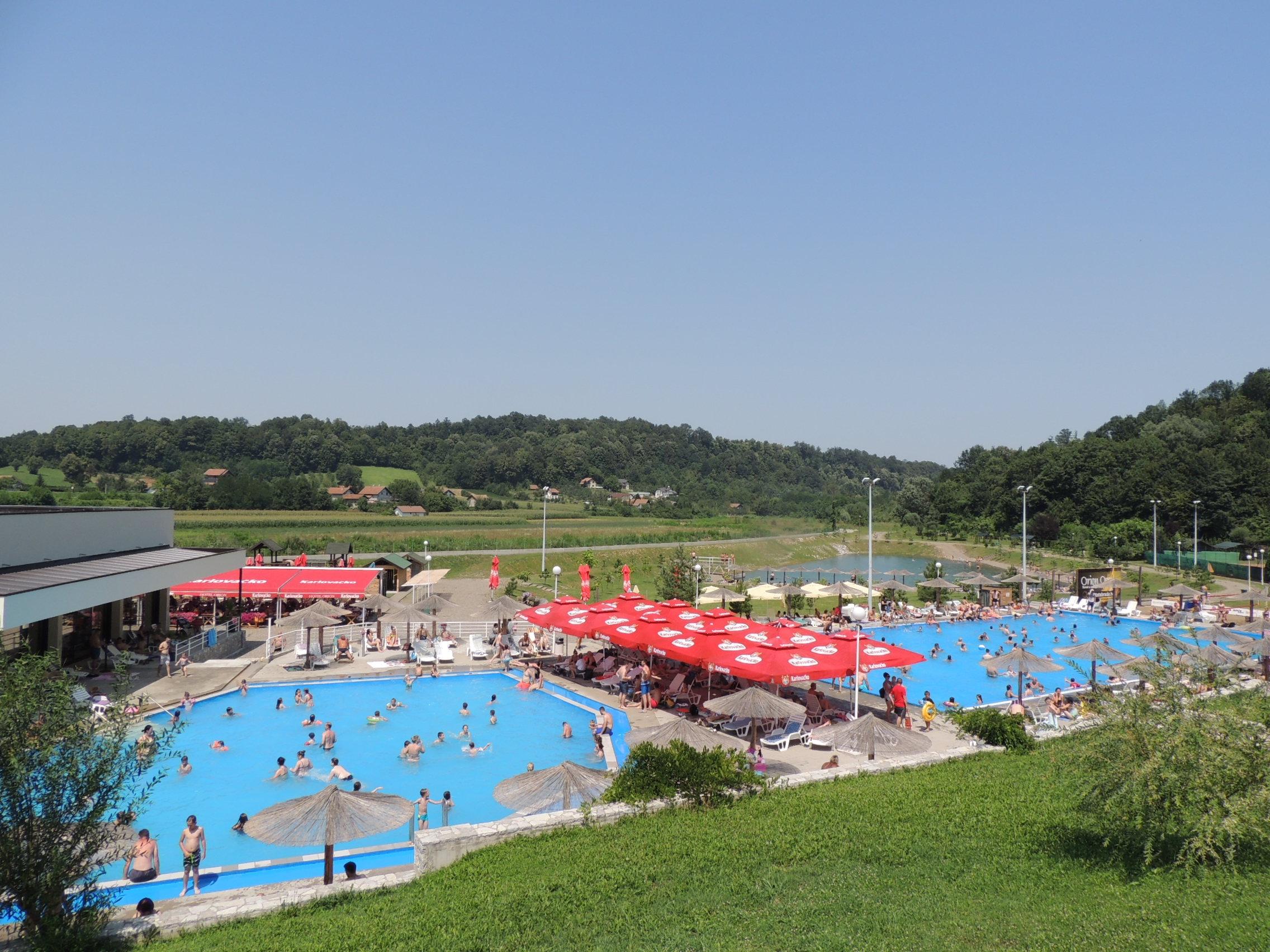 Srebrenčani uživaju u bazenima i jezeru s izvorskom vodom