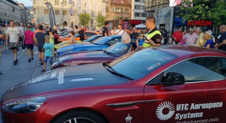 Britanski veterani u skupocjenim automobilima prodefilirali Sarajevom