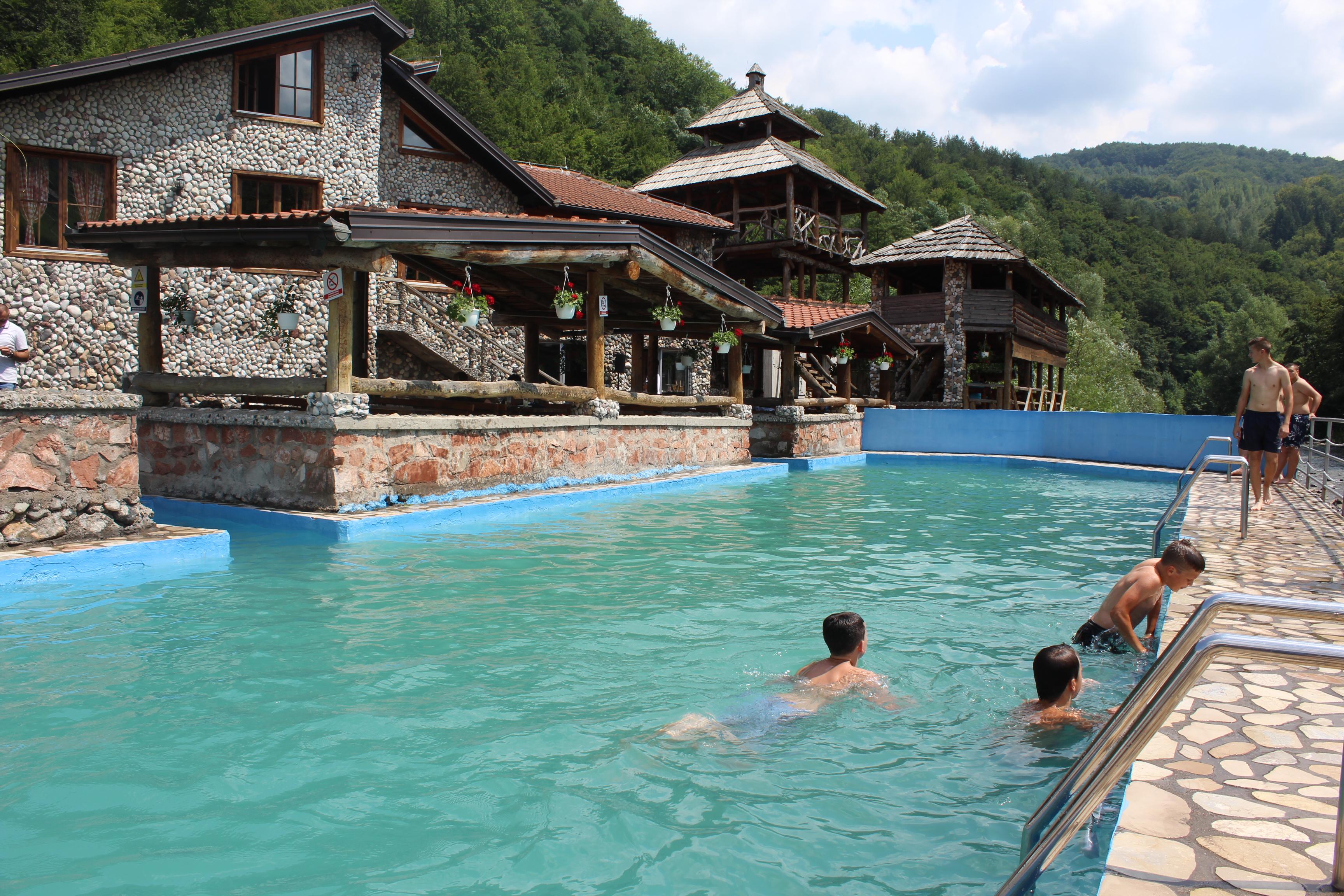 Eko-selo s bazenima i starim građevinama - Avaz