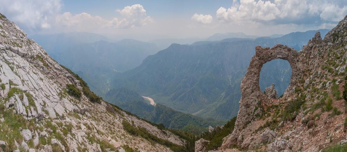 Naselje Drežnica, smješteno u kanjonu između planina Čvrsnice i Čabulje, prirodno je stanište sokolova - Avaz